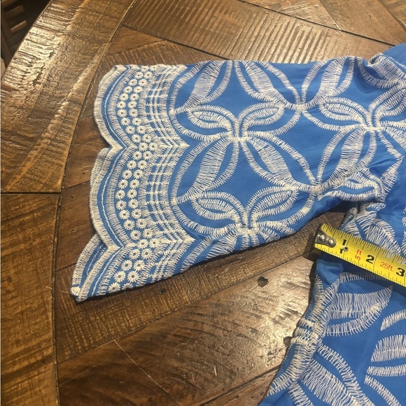 Solitaire NWT Blue and White Geometric Blouse - Picture 11 of 13